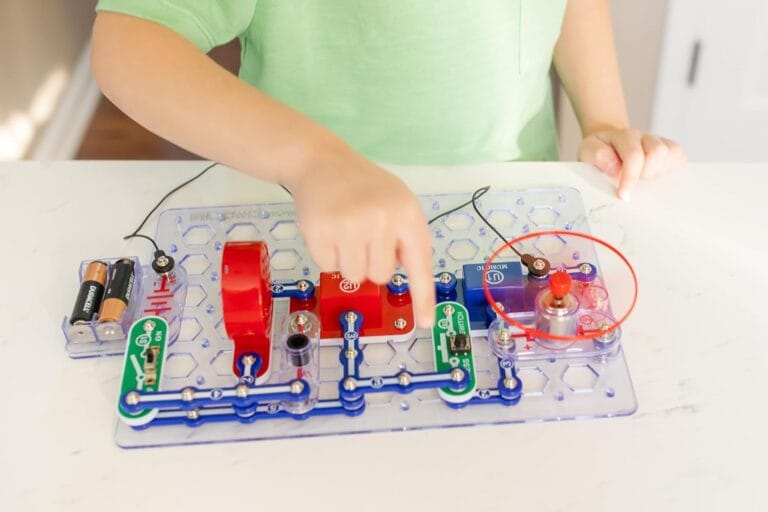 Snap Circuits Jr. SC-100 Electronics Exploration Kit Review